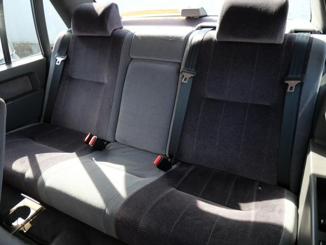 ９４０ ＧＬＥ　サンルーフ　キーレスエントリー　ＥＴＣ　パワーシート　純正１６インチアルミホイール　パワーウインドウ　パワーステアリング（19枚目）