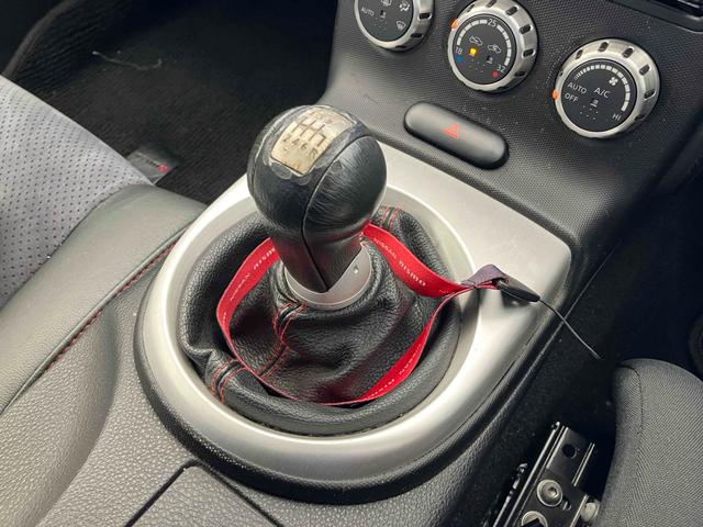 シフトレバー。ぜひ一度お客様の目で確認してください。