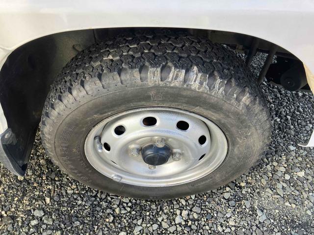 サンバートラック 4WD MT エアコン 運転席エアバッグ CD(18枚目)