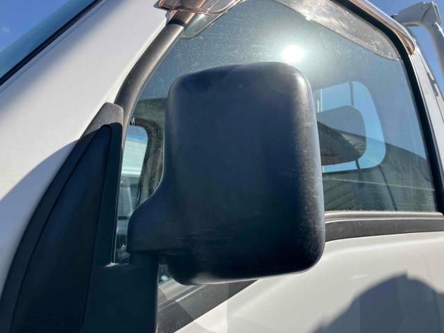 サンバートラック 4WD MT エアコン 運転席エアバッグ CD(22枚目)