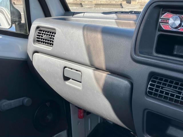 サンバートラック 4WD MT エアコン 運転席エアバッグ CD(25枚目)