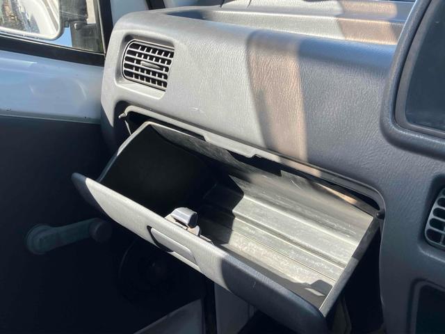 サンバートラック 4WD MT エアコン 運転席エアバッグ CD(26枚目)