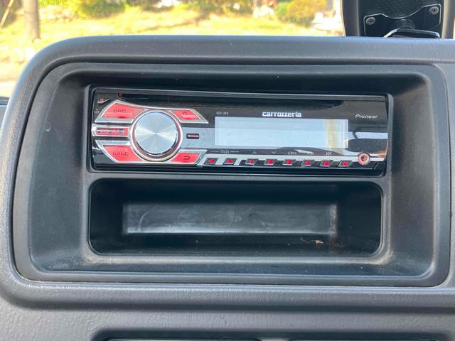 サンバートラック 4WD MT エアコン 運転席エアバッグ CD(28枚目)