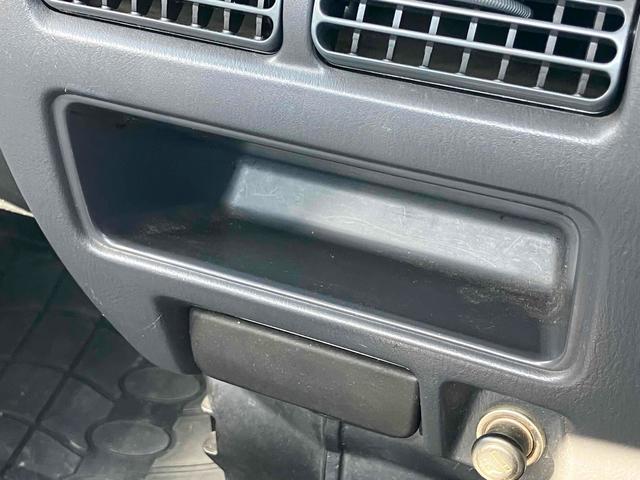 サンバートラック 4WD MT エアコン 運転席エアバッグ CD(29枚目)