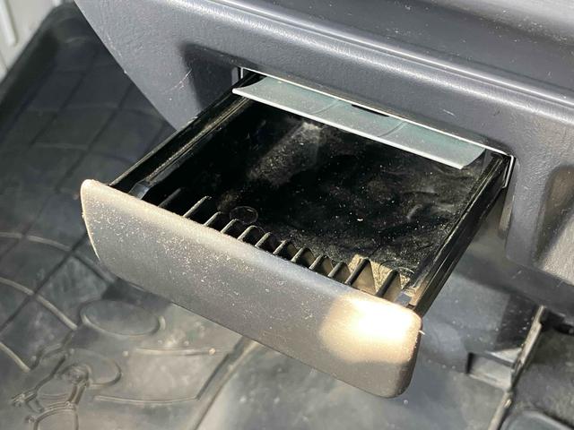 サンバートラック 4WD MT エアコン 運転席エアバッグ CD(30枚目)