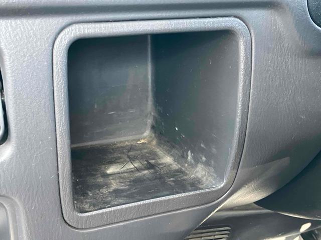 サンバートラック 4WD MT エアコン 運転席エアバッグ CD(31枚目)