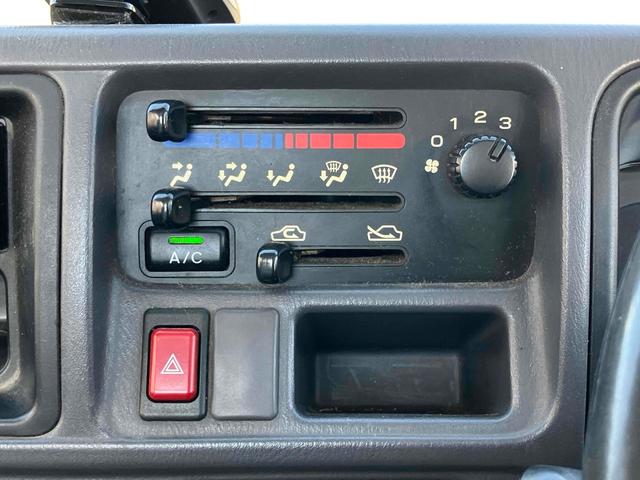 サンバートラック 4WD MT エアコン 運転席エアバッグ CD(32枚目)
