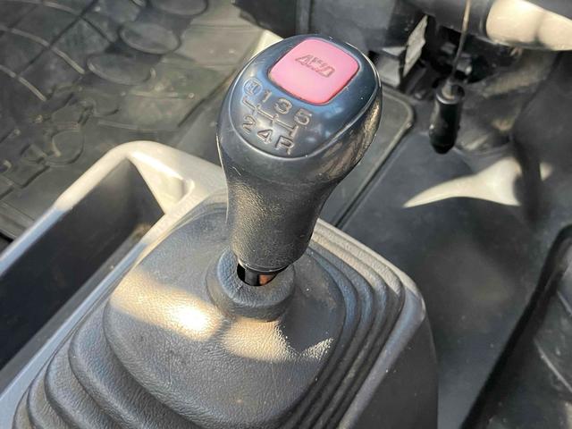 サンバートラック 4WD MT エアコン 運転席エアバッグ CD(33枚目)