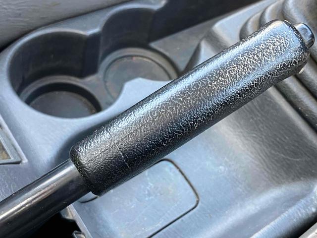 サンバートラック 4WD MT エアコン 運転席エアバッグ CD(34枚目)