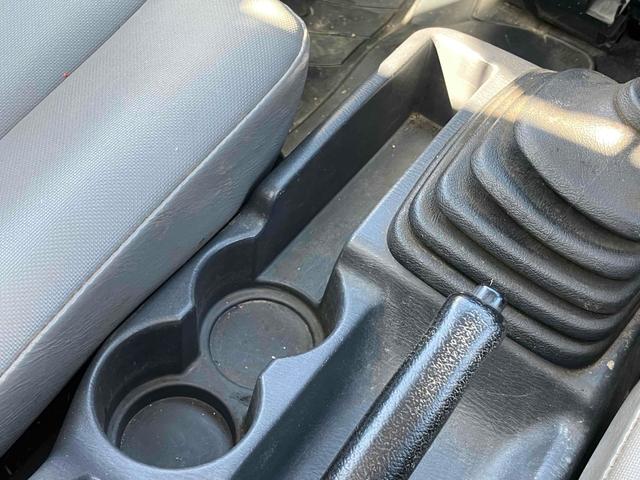 サンバートラック 4WD MT エアコン 運転席エアバッグ CD(35枚目)