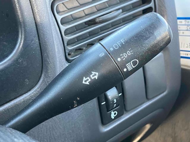 サンバートラック 4WD MT エアコン 運転席エアバッグ CD(39枚目)