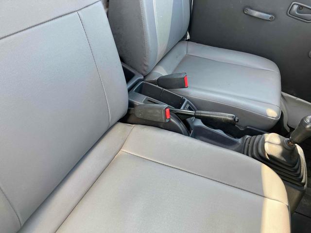 サンバートラック 4WD MT エアコン 運転席エアバッグ CD(48枚目)