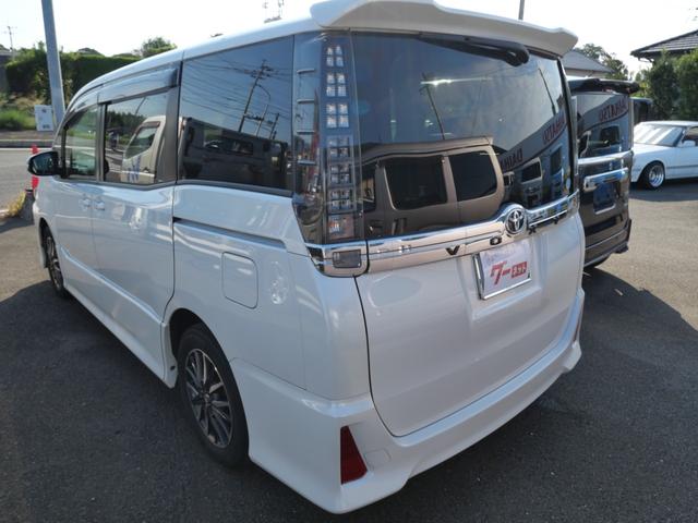 ヴォクシー ＺＳ　両側電動スライドドア　スマートキー　プッシュスタート　ＥＴＣ　ナビ　フルセグ　バックモニター　フリップダウンモニター　レザー調シートカバー（5枚目）
