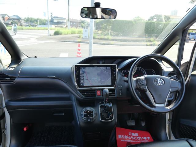 ヴォクシー ＺＳ　両側電動スライドドア　スマートキー　プッシュスタート　ＥＴＣ　ナビ　フルセグ　バックモニター　フリップダウンモニター　レザー調シートカバー（8枚目）