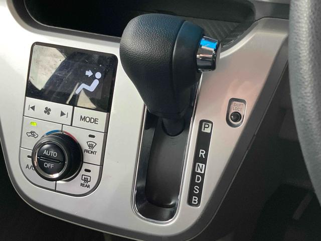必ず使用するシフトレバー。確りと確認したいですね。