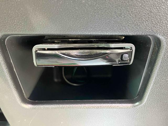 タント カスタムＲＳ　トップエディションＳＡＩＩ　ＥＴＣ　バックカメラ　電動スライドドア　ナビ　ＴＶ　衝突被害軽減システム　オートライト　ＬＥＤヘッドランプ　スマートキー　アイドリングストップ　電動格納ミラー　ベンチシート　後席モニター　ＣＶＴ（7枚目）