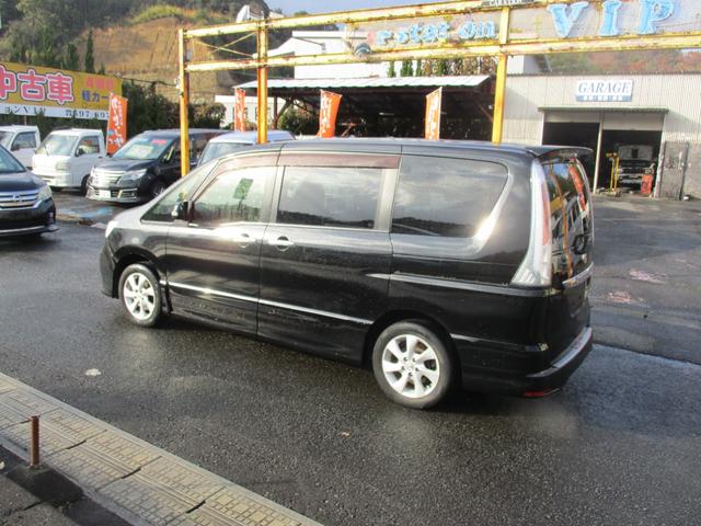 Nissan Serena V