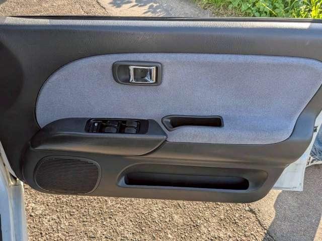 ミラ ＣＸ　５速マニュアル・ローダウン・タイミングベルト交換済・キーレスえとりー・パワステ・電納格納ミラー・社外ｍｏｍｏハンドル・ＥＴＣ（8枚目）