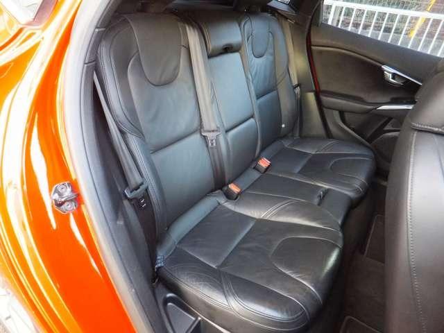 Ｖ４０ Ｔ４　ディーラー車・純正ナビ地デジ・Ｂｌｕｅｔｏｏｔｈ・バックモニター・黒革パワーシート・シートヒーター・スマートキー・プッシュスタート・オートクルーズ・ＥＴＣ・社外レーダー・ＨＩＤライト・純正１７ＡＷ（38枚目）