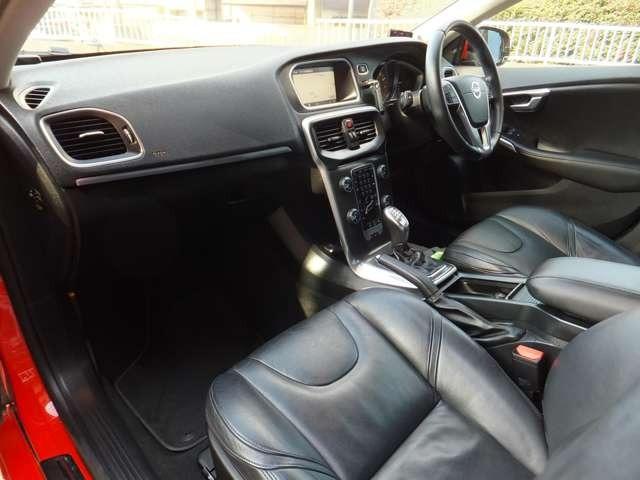 Ｖ４０ Ｔ４　ディーラー車・純正ナビ地デジ・Ｂｌｕｅｔｏｏｔｈ・バックモニター・黒革パワーシート・シートヒーター・スマートキー・プッシュスタート・オートクルーズ・ＥＴＣ・社外レーダー・ＨＩＤライト・純正１７ＡＷ（51枚目）