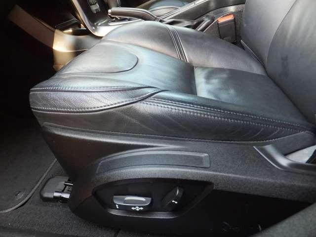 Ｖ４０ Ｔ４　ディーラー車・純正ナビ地デジ・Ｂｌｕｅｔｏｏｔｈ・バックモニター・黒革パワーシート・シートヒーター・スマートキー・プッシュスタート・オートクルーズ・ＥＴＣ・社外レーダー・ＨＩＤライト・純正１７ＡＷ（53枚目）