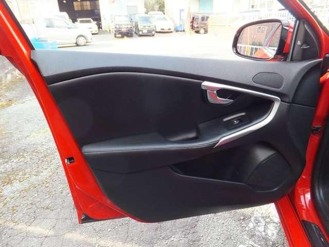 Ｖ４０ Ｔ４　ディーラー車・純正ナビ地デジ・Ｂｌｕｅｔｏｏｔｈ・バックモニター・黒革パワーシート・シートヒーター・スマートキー・プッシュスタート・オートクルーズ・ＥＴＣ・社外レーダー・ＨＩＤライト・純正１７ＡＷ（55枚目）