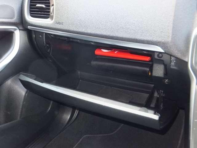 Ｖ４０ Ｔ４　ディーラー車・純正ナビ地デジ・Ｂｌｕｅｔｏｏｔｈ・バックモニター・黒革パワーシート・シートヒーター・スマートキー・プッシュスタート・オートクルーズ・ＥＴＣ・社外レーダー・ＨＩＤライト・純正１７ＡＷ（63枚目）