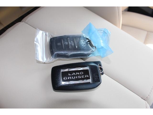 ランドクルーザー 4WD モデリスタエアロ リアスポイラー リアエンタ 寒冷地 サンルーフ クールボックス 電動デフロック セーフティセンス 前後ドラレコ 空気圧警報 ルーフレール グリル ホイールブラックアウト(58枚目)