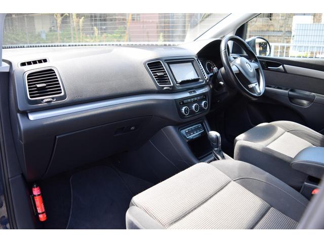 シャラン ＴＳＩ　ハイラインブルーモーションテクノロジー　社外ナビ地デジ／ＢＴ／ＤＶＤ／バックモニター・両側電動スライドドア・障害物センサー・オートクルーズ・ＥＴＣ・ルーフレール・ＨＩＤライト・フォグ・純正１６インチＡＷ・オートライト・デュアルＡＡＣ（23枚目）