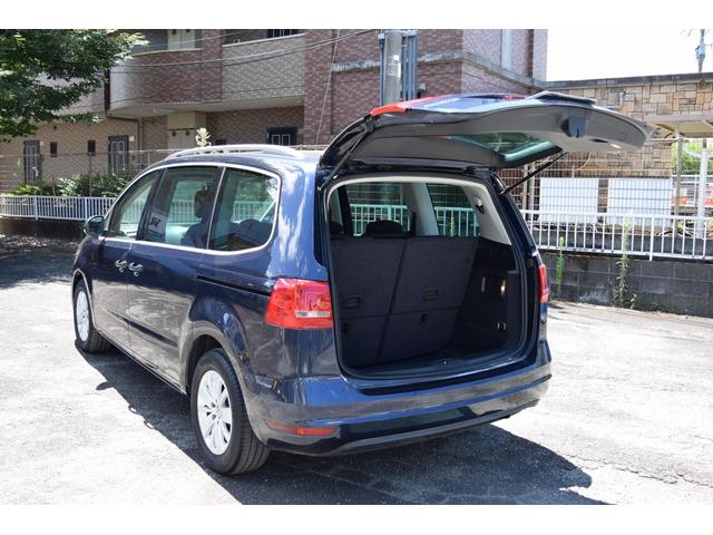 シャラン ＴＳＩ　ハイラインブルーモーションテクノロジー　社外ナビ地デジ／ＢＴ／ＤＶＤ／バックモニター・両側電動スライドドア・障害物センサー・オートクルーズ・ＥＴＣ・ルーフレール・ＨＩＤライト・フォグ・純正１６インチＡＷ・オートライト・デュアルＡＡＣ（42枚目）