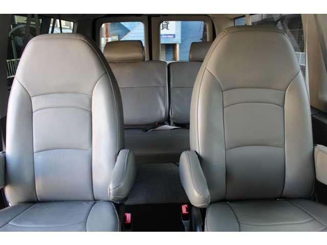 ５４００ｃｃ　ＣＡＲＦＡＸ　フルセグナビ（ｂｌｕｅｔｏｏｔｈ）　バックカメラ　リアモニター　ヒッチメンバー　社外マフラー・ホイール　本革シート　キーレス２個　ＥＴＣ