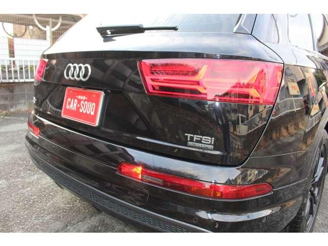 Q7 2.0TFSIクワトロ Sラインパッケージ 4WD 7人乗 リアモニター マトリクスヘッドライト 黒革Sラインパワーシート ガラススライディングルーフ パワーゲート 全周囲カメラ 全席シートヒーター ドラレコ ETC スマートキー2個 保証付(14枚目)