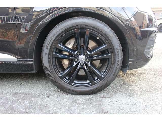 Q7 2.0TFSIクワトロ Sラインパッケージ 4WD 7人乗 リアモニター マトリクスヘッドライト 黒革Sラインパワーシート ガラススライディングルーフ パワーゲート 全周囲カメラ 全席シートヒーター ドラレコ ETC スマートキー2個 保証付(15枚目)