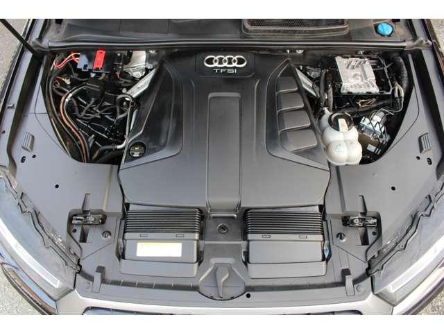 Q7 2.0TFSIクワトロ Sラインパッケージ 4WD 7人乗 リアモニター マトリクスヘッドライト 黒革Sラインパワーシート ガラススライディングルーフ パワーゲート 全周囲カメラ 全席シートヒーター ドラレコ ETC スマートキー2個 保証付(19枚目)
