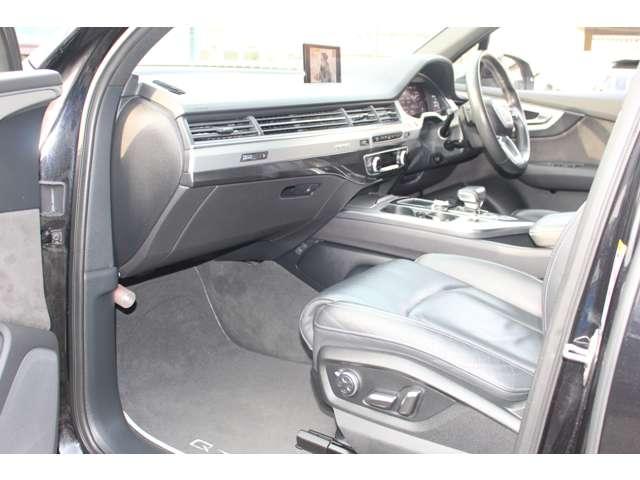 Q7 2.0TFSIクワトロ Sラインパッケージ 4WD 7人乗 リアモニター マトリクスヘッドライト 黒革Sラインパワーシート ガラススライディングルーフ パワーゲート 全周囲カメラ 全席シートヒーター ドラレコ ETC スマートキー2個 保証付(23枚目)