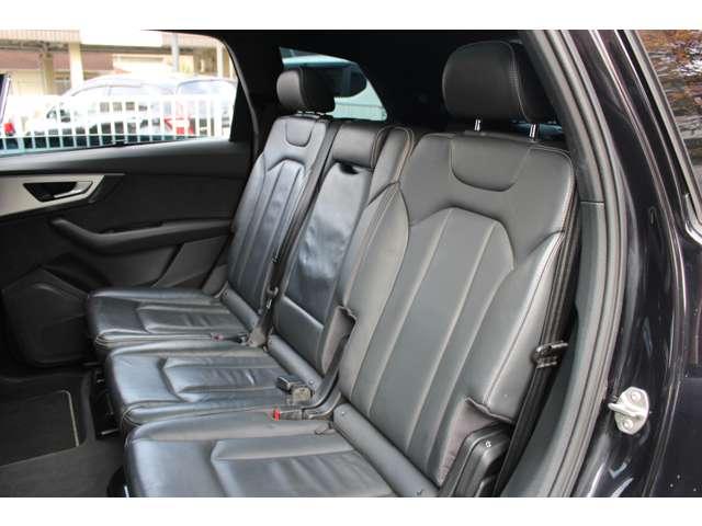 Q7 2.0TFSIクワトロ Sラインパッケージ 4WD 7人乗 リアモニター マトリクスヘッドライト 黒革Sラインパワーシート ガラススライディングルーフ パワーゲート 全周囲カメラ 全席シートヒーター ドラレコ ETC スマートキー2個 保証付(27枚目)