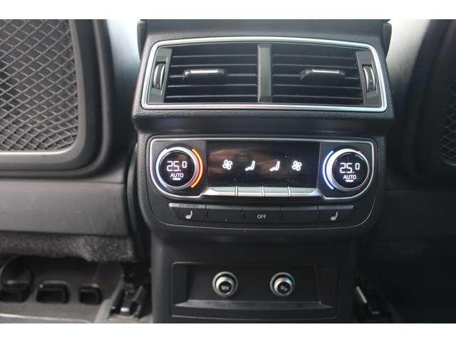 Q7 2.0TFSIクワトロ Sラインパッケージ 4WD 7人乗 リアモニター マトリクスヘッドライト 黒革Sラインパワーシート ガラススライディングルーフ パワーゲート 全周囲カメラ 全席シートヒーター ドラレコ ETC スマートキー2個 保証付(30枚目)