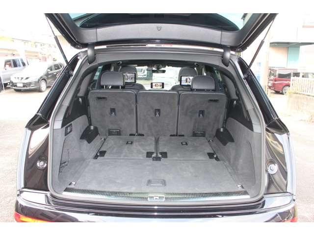 Q7 2.0TFSIクワトロ Sラインパッケージ 4WD 7人乗 リアモニター マトリクスヘッドライト 黒革Sラインパワーシート ガラススライディングルーフ パワーゲート 全周囲カメラ 全席シートヒーター ドラレコ ETC スマートキー2個 保証付(33枚目)