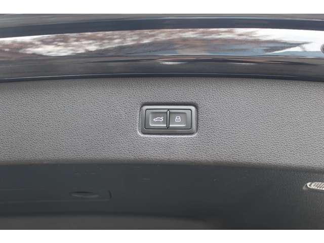 Q7 2.0TFSIクワトロ Sラインパッケージ 4WD 7人乗 リアモニター マトリクスヘッドライト 黒革Sラインパワーシート ガラススライディングルーフ パワーゲート 全周囲カメラ 全席シートヒーター ドラレコ ETC スマートキー2個 保証付(35枚目)