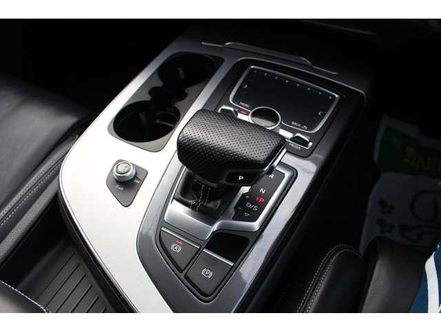 Q7 2.0TFSIクワトロ Sラインパッケージ 4WD 7人乗 リアモニター マトリクスヘッドライト 黒革Sラインパワーシート ガラススライディングルーフ パワーゲート 全周囲カメラ 全席シートヒーター ドラレコ ETC スマートキー2個 保証付(44枚目)