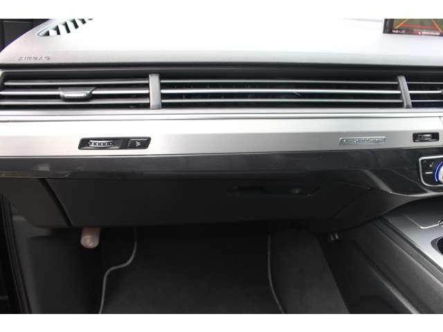 Q7 2.0TFSIクワトロ Sラインパッケージ 4WD 7人乗 リアモニター マトリクスヘッドライト 黒革Sラインパワーシート ガラススライディングルーフ パワーゲート 全周囲カメラ 全席シートヒーター ドラレコ ETC スマートキー2個 保証付(48枚目)