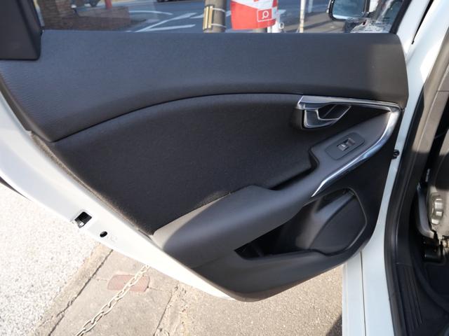 V40 T4 ナビ バックモニター フルセグ シートヒーター オートエアコン 記録簿 パワーウインドウ パワーステアリング Wエアバッグ(15枚目)
