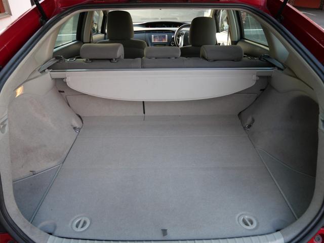 プリウス Ｓ　スマートキー　プッシュスタート　ナビ　ＴＶ　ＥＴＣ　オートエアコン　記録簿　電動格納ミラー　パワーウィンドウ　パワーステアリング（21枚目）