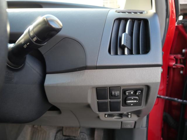 プリウス Ｓ　スマートキー　プッシュスタート　ナビ　ＴＶ　ＥＴＣ　オートエアコン　記録簿　電動格納ミラー　パワーウィンドウ　パワーステアリング（26枚目）