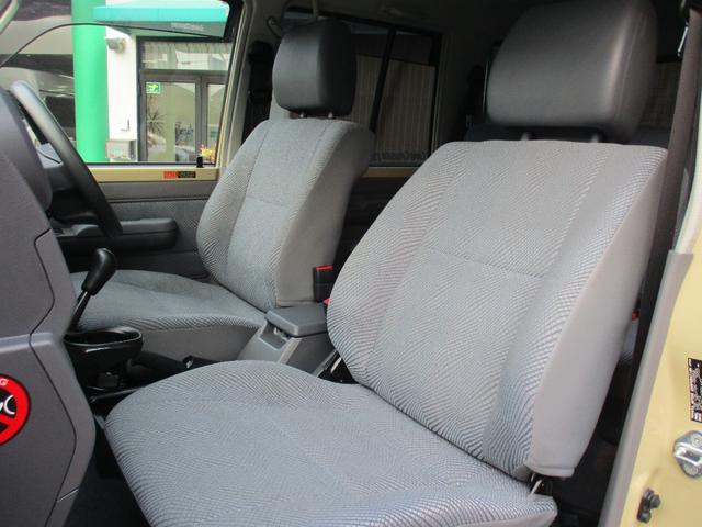 ランドクルーザー７０ バン　バン（２名）　禁煙車　５ＭＴ　４ＷＤ　社外ナビ　フルセグ　Ｂカメラ　Ｂｌｕｅｔｏｏｔｈ　キーレス　フロントフォグランプ　１６インチ社外アルミホイール　前後ドラレコ　ＥＴＣ　ＤＶＤ（35枚目）