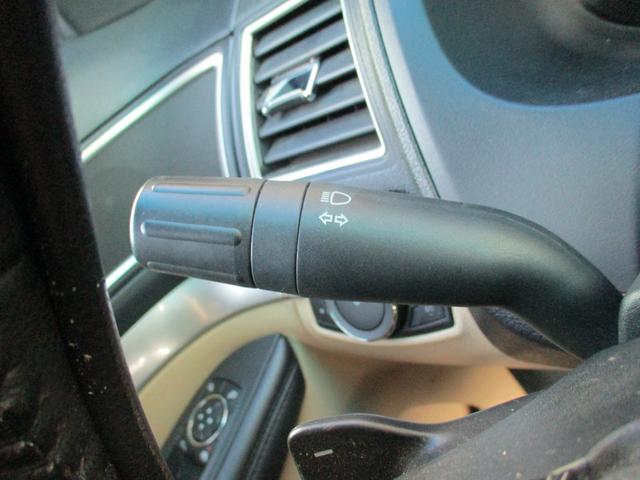 エクスプローラー ＸＬＴ　エコブースト　左ハンドル　純正オーディオ　Ｂｌｕｅｔｏｏｔｈ　ＥＴＣ　バックカメラ　サイドカメラ　電動シート　電動格納ミラー　キーレス　スマートキー　スペアキー　１８インチ純正アルミホイール（23枚目）