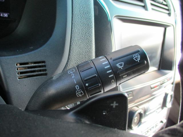 エクスプローラー ＸＬＴ　エコブースト　左ハンドル　純正オーディオ　Ｂｌｕｅｔｏｏｔｈ　ＥＴＣ　バックカメラ　サイドカメラ　電動シート　電動格納ミラー　キーレス　スマートキー　スペアキー　１８インチ純正アルミホイール（24枚目）