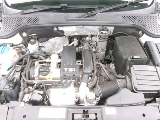 ★エンジンルーム★エンジンルームは、当社の専門スタッフが、徹底した洗浄を行っております。品質には、自信を持っております！もちろん、納車前の点検整備も行っております。