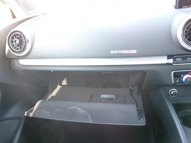 Ａ３セダン ２．０ＴＦＳＩクワトロ　スポーツ　Ｓラインパッケージ　禁煙車　純正ナビ　ＢＣ　ＢＴ　Ｐセンサー　フルセグ　パドルシフト　オートライト　ＬＥＤ　ＦＲフォグ　ドラレコ　ＥＴＣ　スマートキー　スペアキー　電動シート　シートヒーター　ＡＡＣ　ＡＢＨ　純正１８ＡＷ（9枚目）