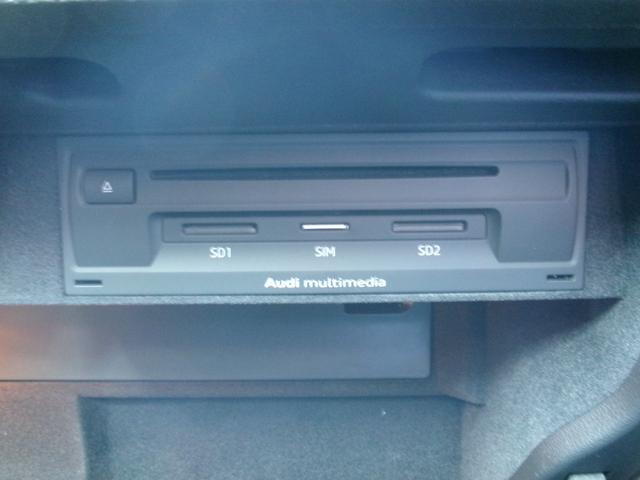 Ａ３セダン ２．０ＴＦＳＩクワトロ　スポーツ　Ｓラインパッケージ　禁煙車　純正ナビ　ＢＣ　ＢＴ　Ｐセンサー　フルセグ　パドルシフト　オートライト　ＬＥＤ　ＦＲフォグ　ドラレコ　ＥＴＣ　スマートキー　スペアキー　電動シート　シートヒーター　ＡＡＣ　ＡＢＨ　純正１８ＡＷ（10枚目）